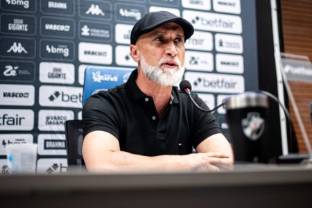 Álvaro Pacheco como treinador do Vasco - Metrópoles