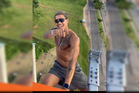 Saiba quem é jovem que se filmou pendurado com uma mão em torre do DF