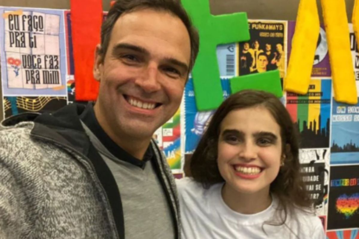 Tadeu Schmidt com a filha, Valentina, que é queer