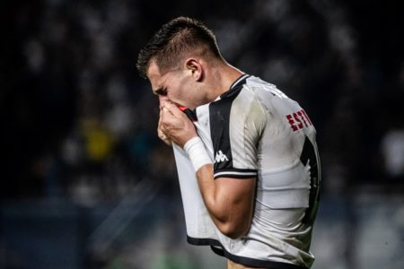 Guilherme Estrella comemora seu primeiro gol pelo Vasco - Metrópoles