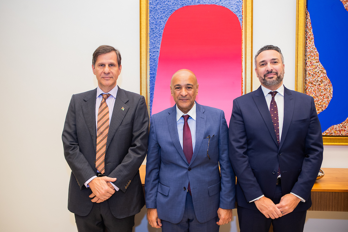 Mohamad Orra Mourad; secretário-geral do Conselho de Cooperação do Golfo, Jasem Mohamed Albudaiwi e; Tamer Mansour