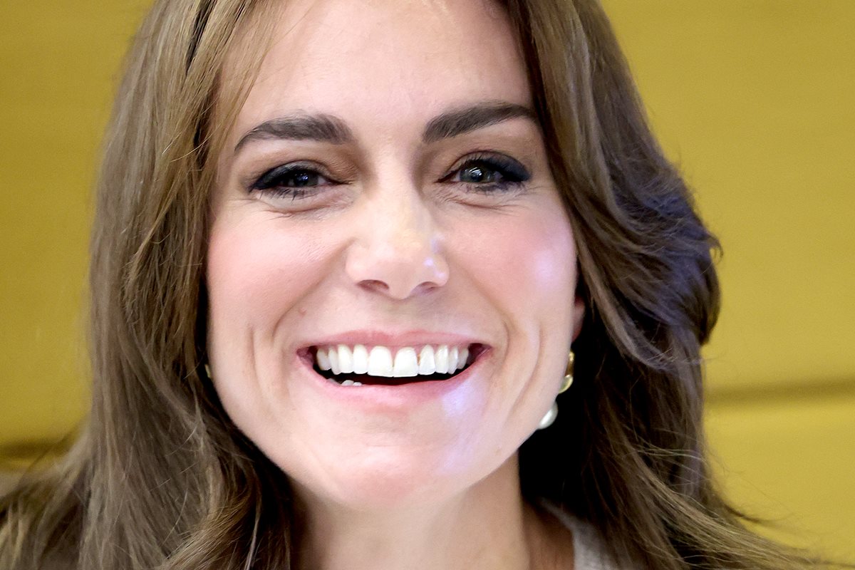 Foto colorida de rosto de mulher sorrindo - Metrópoles