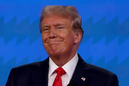 Imagem colorida mostra Donald Trump fazendo careta - Metrópoles