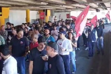 Foto colorida de manifestação de servidores das agencias reguladoras - Metrópoles
