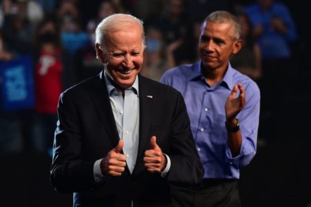 Imagem colorida mostra Joe Biden e Barack Obama - Metrópoles