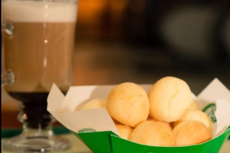 imagem colorida com produtos vendidos na Casa do Pão de Queijo - Metrópoles