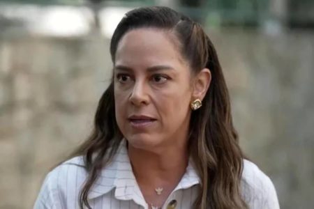 foto colorida do rosto de Silvia Abravanel - metrópoles