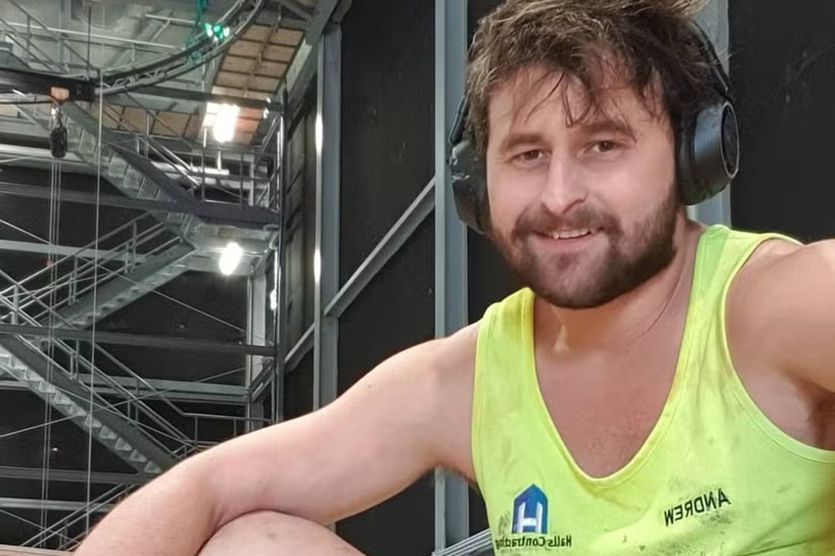Andrew Jury posa na academia - Metrópoles