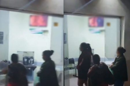 imagem colorida. TV de unidade básica de saúde no RJ transmite cenas eróticas