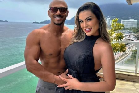 Fotografia colorida de um casal | Andressa Urach