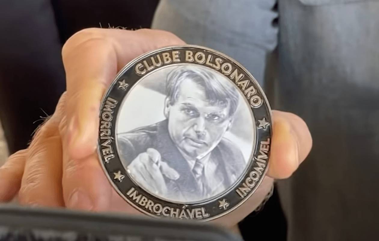 Medalha "3 Is" de Bolsonaro