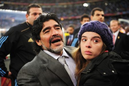 Foto colorida de Diego Maradona e Dalma Maradona - Metrópoles