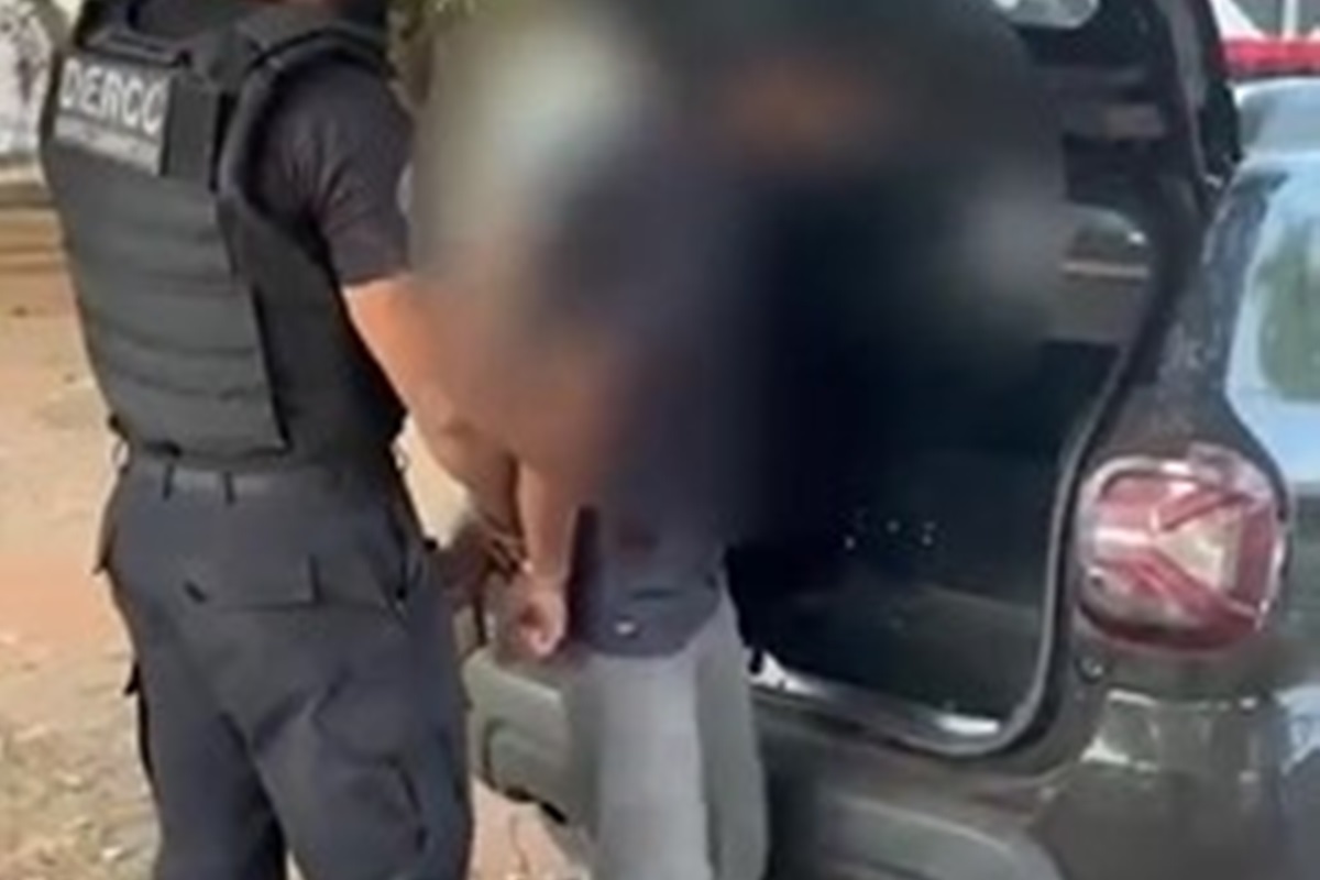 Policial e preso - Metrópoles