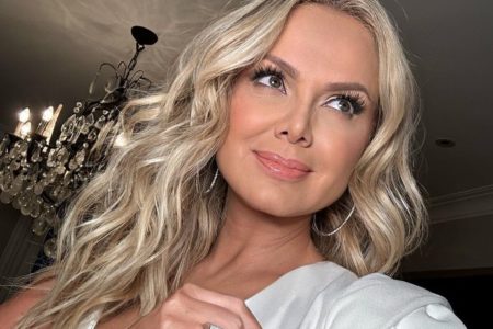 Eliana posa de cabelos soltos e look branco - Metrópoles