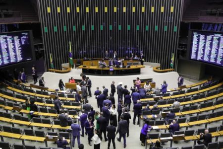 Emendas Foto colorida do plenário da Câmara dos Deputados - Metrópoles