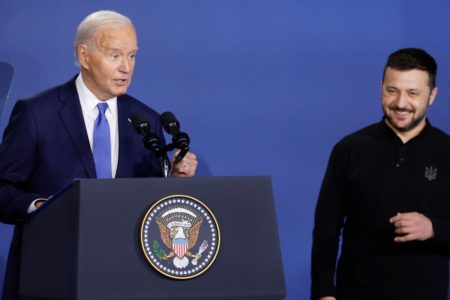 Imagem colorida de Joe Biden e Zelensky - Metrópoles