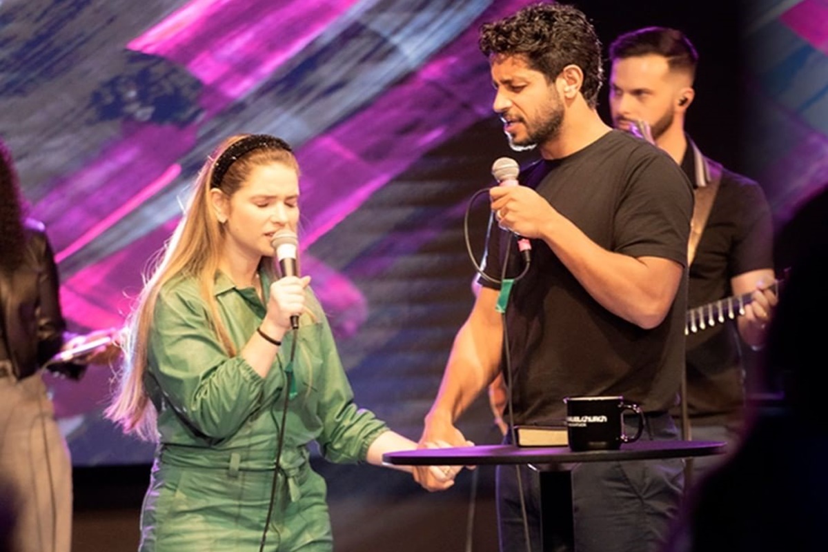 Camila Campos, esposa do ex-jogador de futebol Léo Zagueiro, está grávida e com câncer de mama - Metrópoles