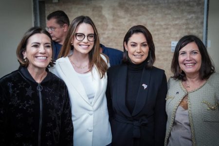 imagem colorida mostra zoe martinez michelle bolsonaro bia kicis - Metrópoles