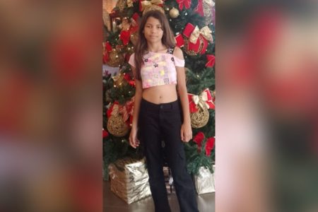 Imagem colorida mostra a menina Karen Cristina Godoi de Oliveira, de 13 anos, que foi encontrada morta em Ibiúna, na Grande São Paulo - Metrópoles