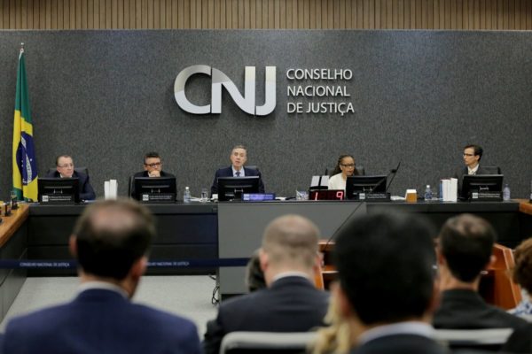 imagem colorida de Barroso no CNJ
