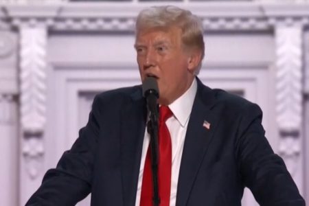 Imagem colorida de Donald Trump - Metrópoles