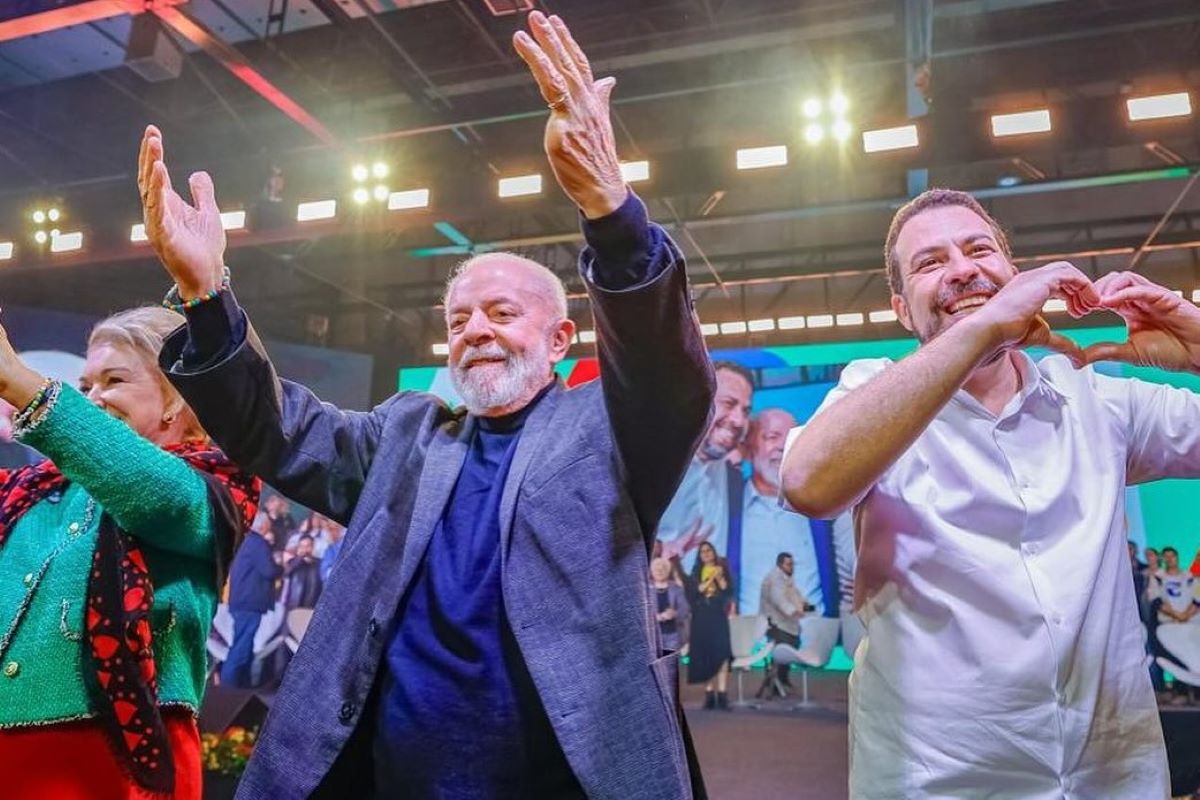 Imagem colorida de Lula e Boulos - Metrópoles