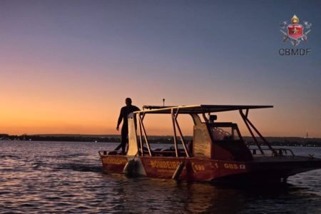 Jovem morre após se afogar e cair de embarcação no Lago Paranoá