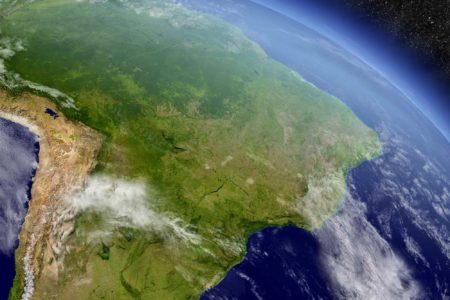 Imagem colorida do Brasil visto do espaço - Metrópoles