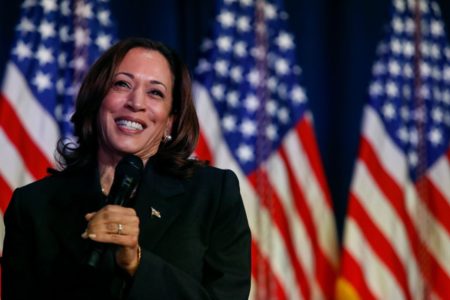 Imagem colorida de Kamala Harris -Metrópoles