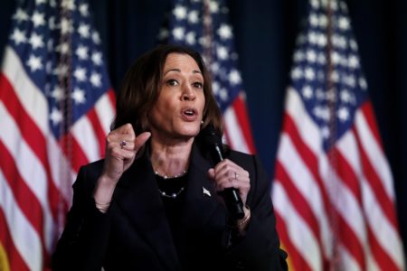 Imagem colorida mostra a vice-presidente Kamala Harris - Metrópoles