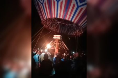 Balão sendo erguido na zona leste de SP