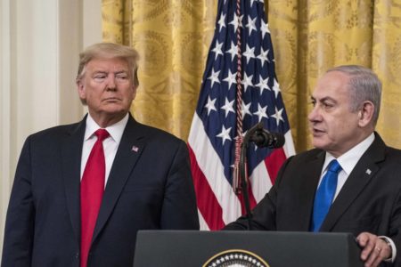 Imagem colorida mostra Donald Trump e Benjamin Netanyahu - Metrópoles