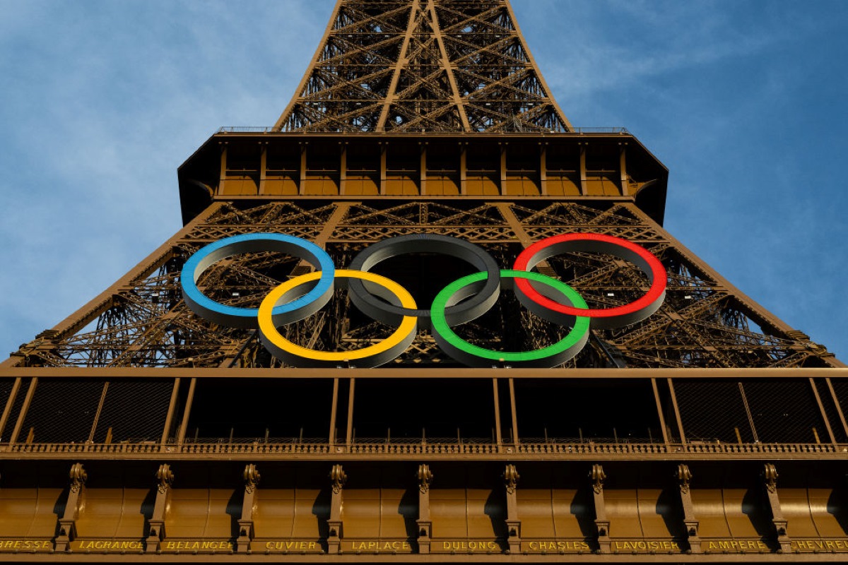Imagem colorida dos arcos olímpicos em Paris, cerimônia- Metrópoles