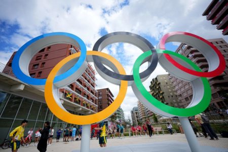 França, Paris: Antes dos Jogos Olímpicos de Verão, Jogos Olímpicos de Paris 2024, vista dos anéis olímpicos na Vila Olímpica dos atletas