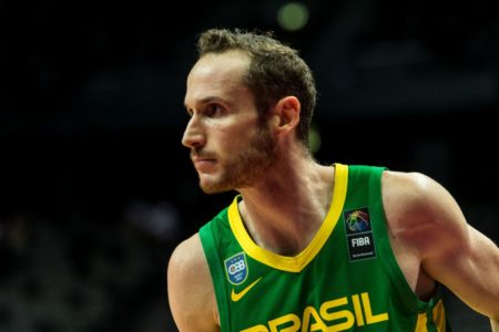 Marcelinho Huertas, do Brasil, reagindo durante a final do Torneio de Qualificação Olímpica Masculina da Fiba de 2020 entre Alemanha e Brasil, na Spaladium Arena, em 4 de julho de 2021, em Split, Croácia