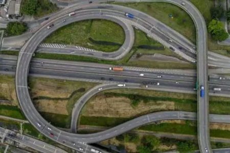 Trânsito para o litoral paulista terá mudanças por conta de bloqueios na Rodovia Anchieta - Metrópoles