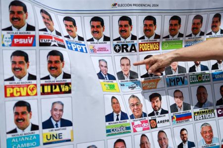 Imagem colorida mostra painel com os candidatos à presidência na Venezuela - Metrópoles