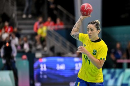 Imagem colorida de Patricia Matiele, jogadora de handebol do Brasil em Paris- Metrópoles