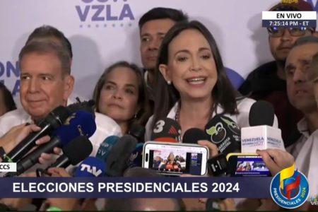 Foto colorida de María Corina e Edmundo González oposição na Venezuelan - Metrópoles