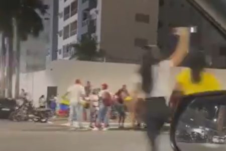 Venezuelanos realizam grande protesto em Cuiabá contra Maduro - Metrópoles
