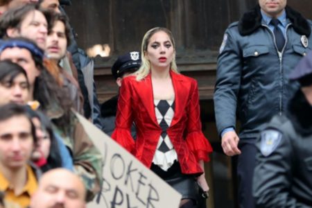 Foto colorida de Lady Gaga como Arlequina - Metrópoles
