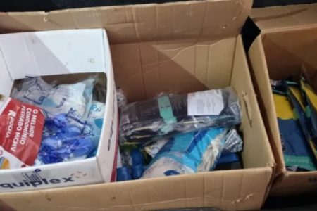 Foto colorida de medicamentos apreendidos - Metrópoles