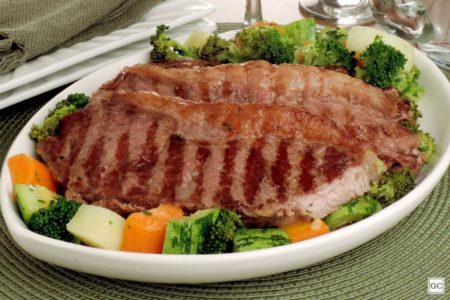 bife grelhado com legumes