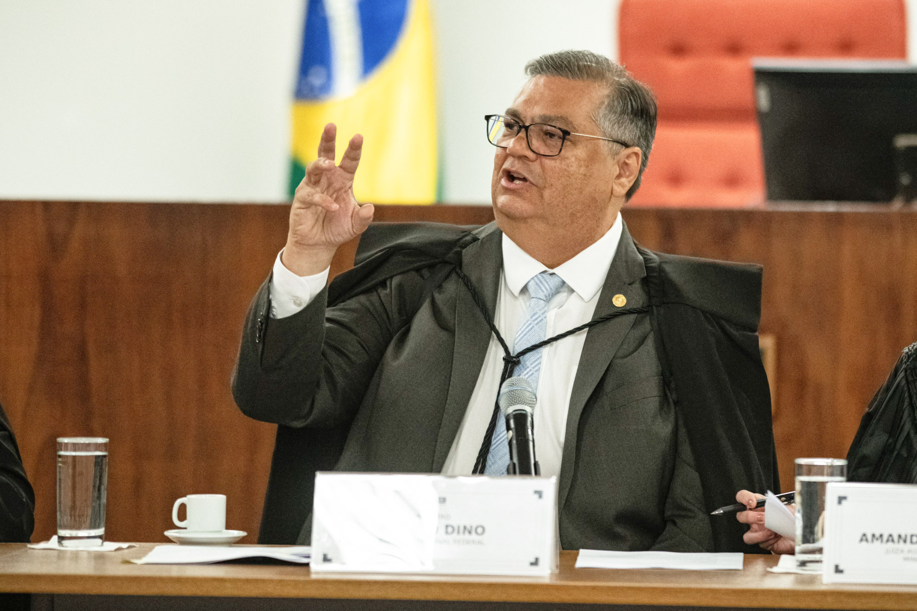 imagem colorida do ministro Flávio Dino