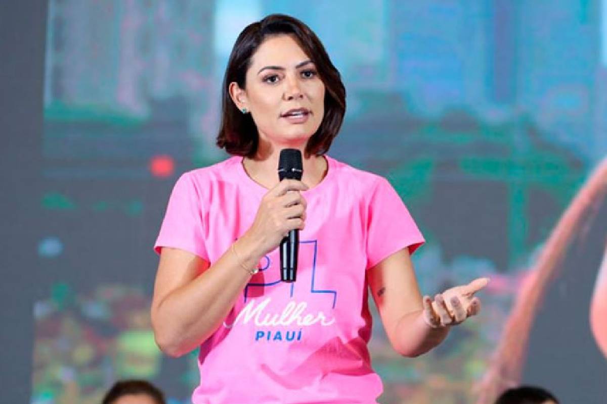 Michelle Bolsonaro discursa durante evento/ Metrópoles