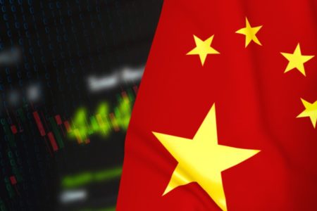 Bandeira chinesa sobre o fundo de negócios - Metrópoles