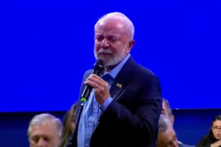 Presidente Lula chora em discurso