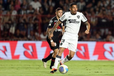 Imagem colorida de Allan, jogador do Botafogo