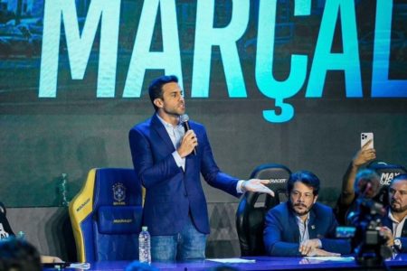 Imagem colorida mostra Pablo Marçal discursando - Metrópoles