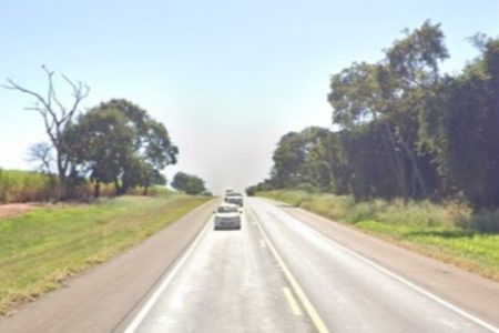 Imagem colorida de rodovia Assis Chateaubriand, com radares - Metrópoles